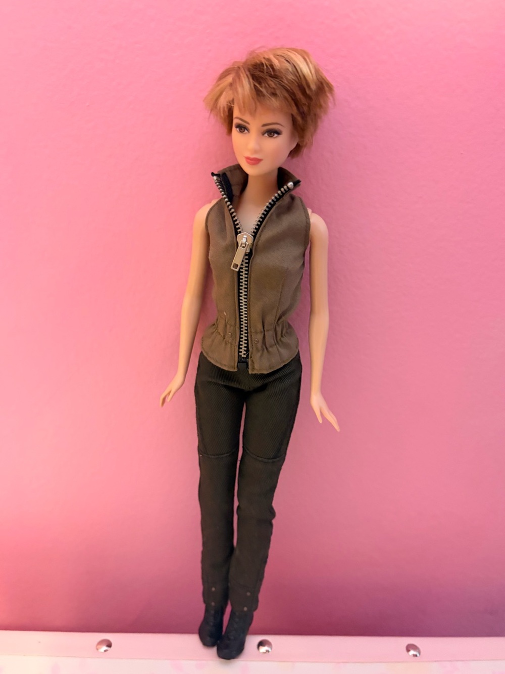 Barbie Collector Insurgent Tris Doll (Divergent series) Shailene Woodley